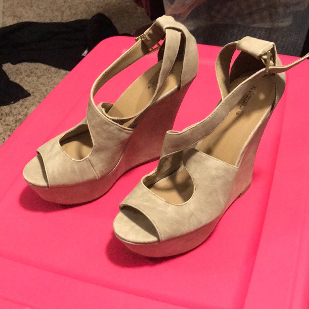 Heels - Picture 4 of 7